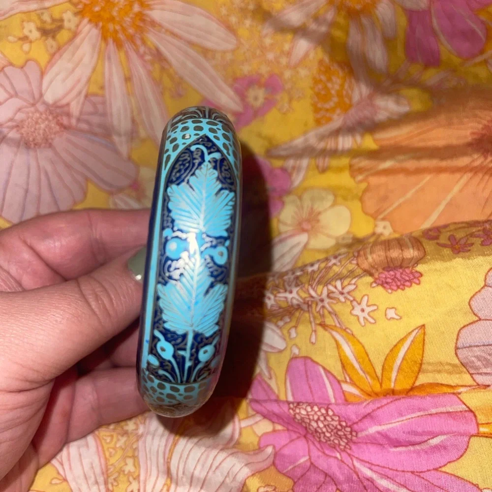 Wooden Floral Patterned Wearable Bracelet